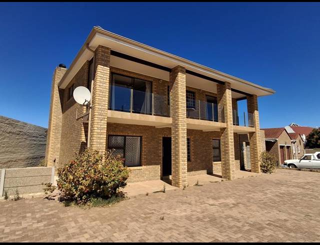 4 BEDROOM HOUSE FOR SALE IN BRITANNIA BAY